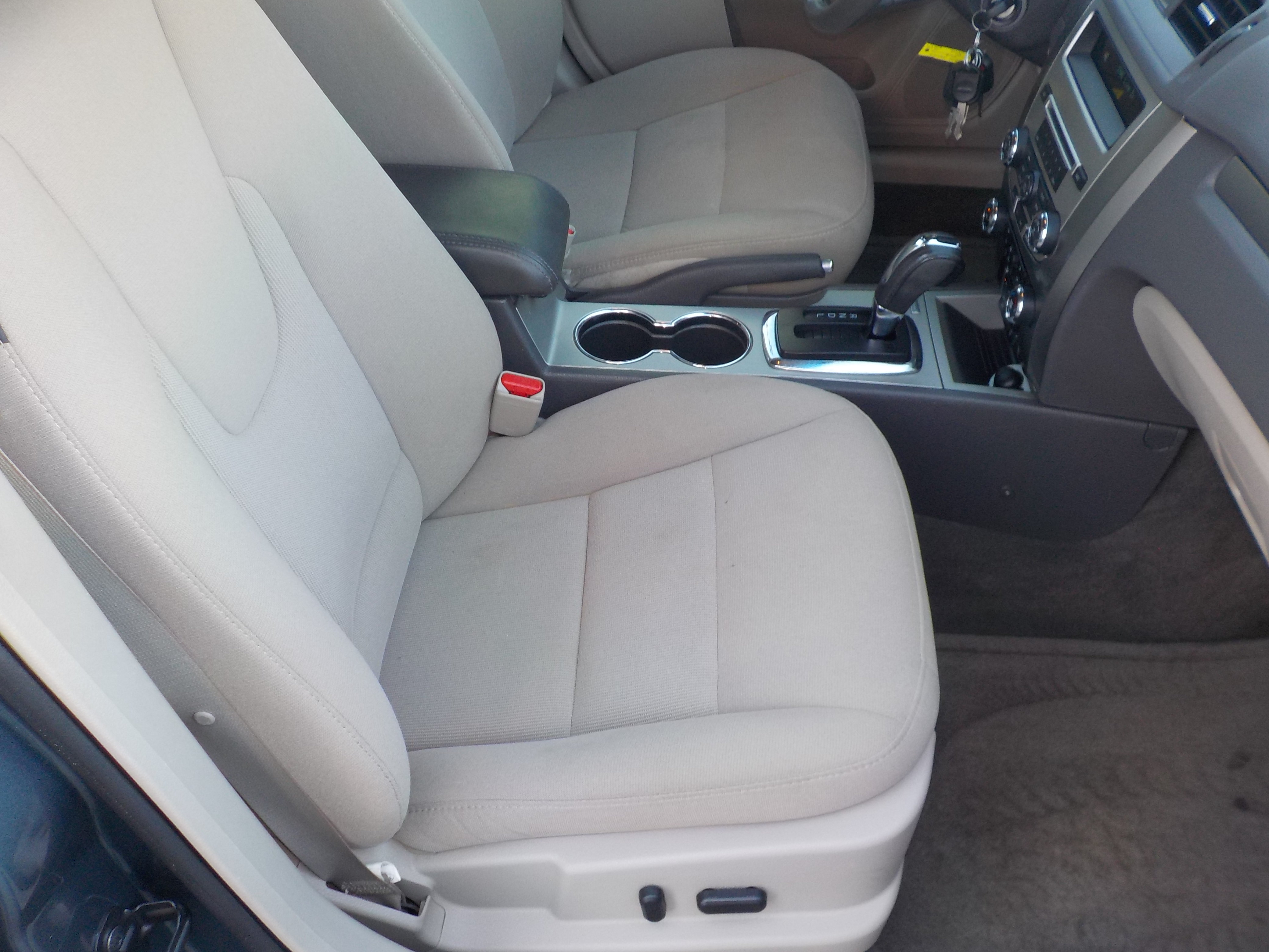 Used 2012 Ford Fusion Hybrid FWD image 25