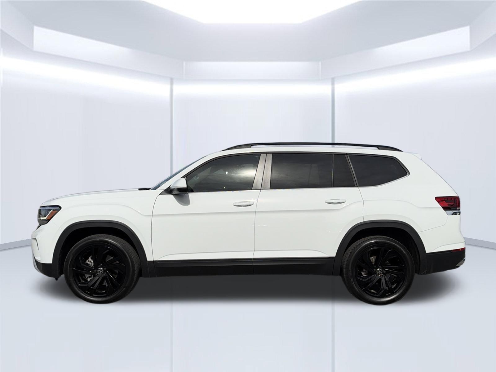 Used 2023 Volkswagen Atlas SE w/ Black Wheel Package FWD image 9