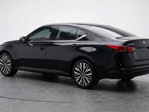 Used 2025 Nissan Altima 2.5 SV FWD image 6
