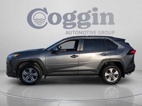 Used 2022 Toyota RAV4 XLE FWD image 2