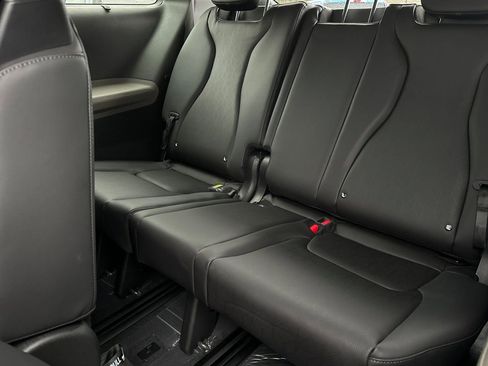 New 2026 Kia Carnival EX image 15