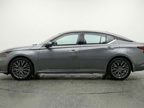 Used 2025 Nissan Altima 2.5 SV image 4