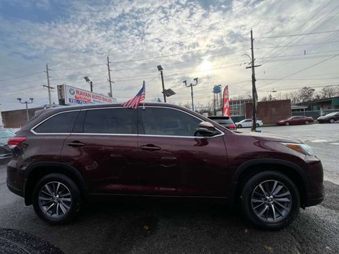 Used 2018 Toyota Highlander XLE image 9
