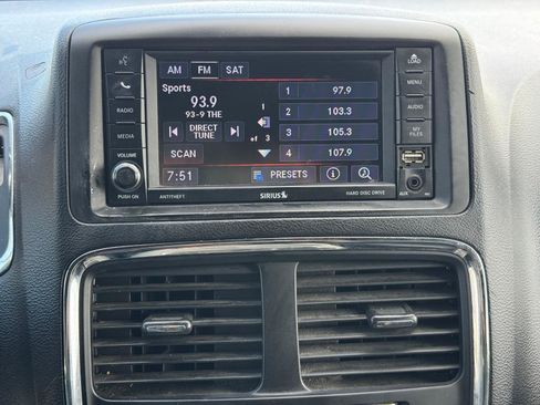 Used 2019 Dodge Grand Caravan SXT FWD image 12