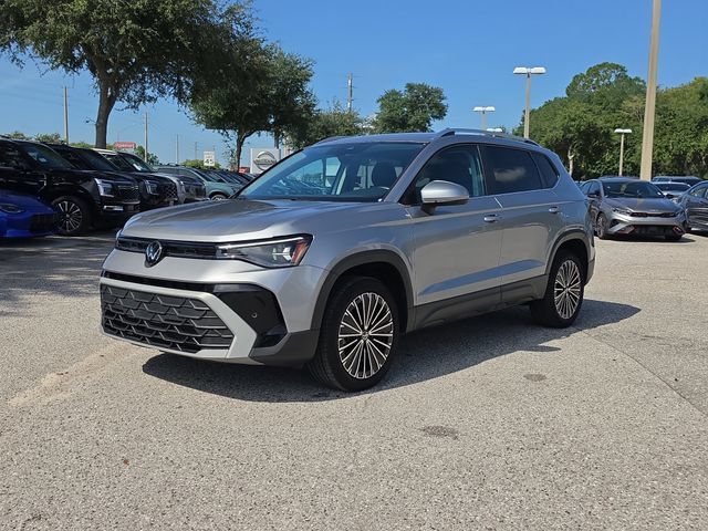 Used 2025 Volkswagen Taos SE FWD image 4