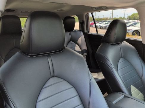 Used 2021 Toyota Highlander XLE FWD image 7