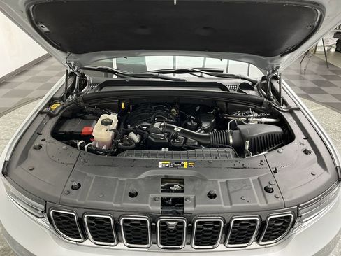 Used 2024 Jeep Grand Cherokee L Limited w/ Luxury Tech Group II image 31