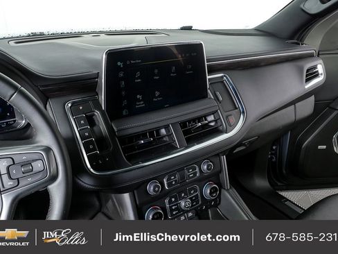 Used 2024 Chevrolet Suburban LT image 14