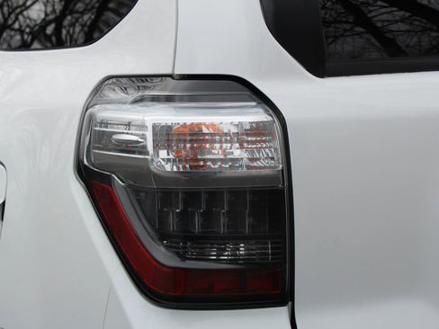 Used 2015 Toyota 4Runner SR5 image 43