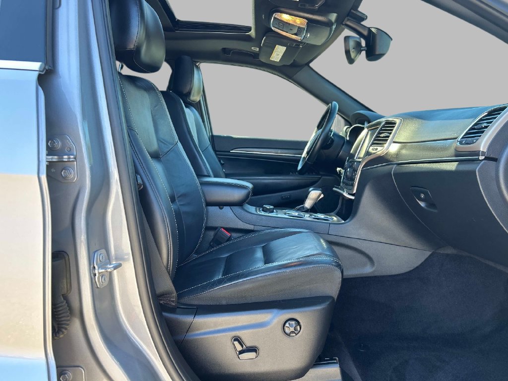 Used 2017 Jeep Grand Cherokee Limited AWD/4WD image 19