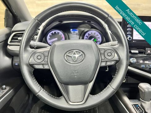 Used 2022 Toyota Camry SE w/ Carpet Mat Package (TMS) FWD image 4