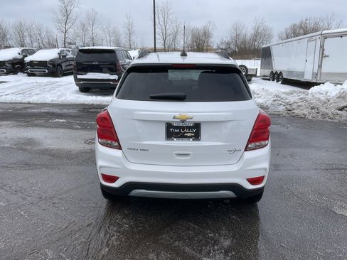 Used 2022 Chevrolet Trax LT w/ LT Convenience Package image 6