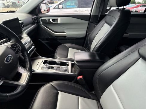 Used 2023 Ford Explorer XLT w/ Equipment Group 202A AWD/4WD image 4