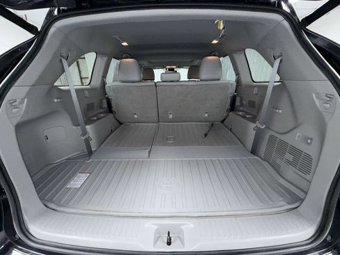 Used 2019 Toyota Highlander XLE AWD/4WD image 16