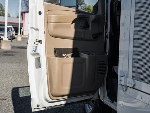 Used 2009 Chevrolet Express 3500 image 31