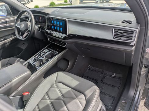 Certified 2025 Volkswagen Atlas Cross Sport SE AWD/4WD image 34