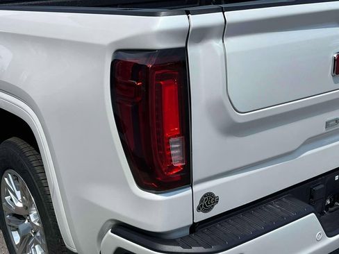 Used 2022 GMC Sierra 1500 Denali w/ Technology Package AWD/4WD image 10
