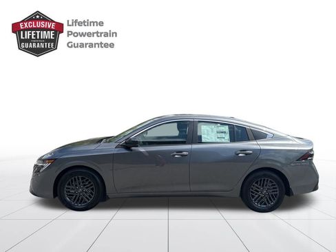 New 2026 Nissan Sentra SV FWD image 2