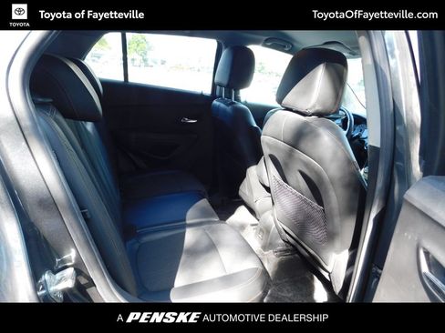 Used 2018 Chevrolet Trax LT w/ LT Convenience Package AWD/4WD image 5