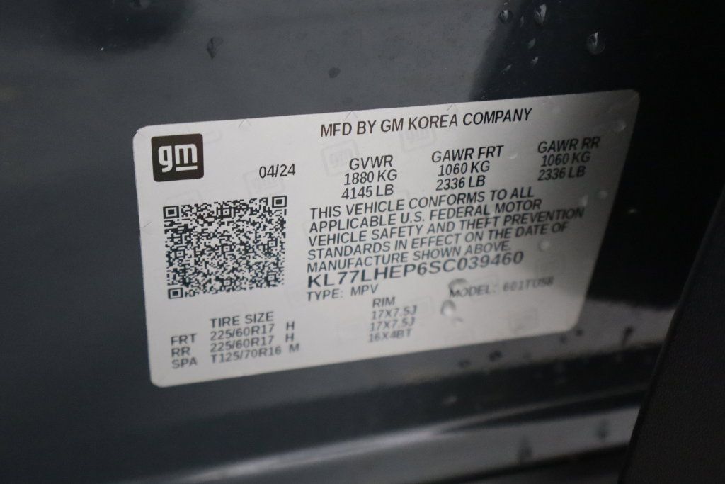 Used 2025 Chevrolet Trax LT w/ Sunroof Package FWD image 37