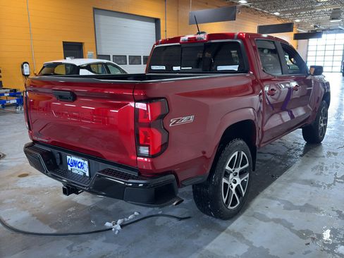 Used 2024 Chevrolet Colorado Z71 w/ Z71 Convenience Package 2 image 5