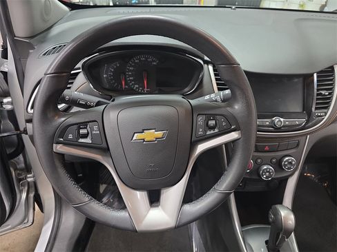 Certified 2020 Chevrolet Trax LT w/ LT Convenience Package image 17