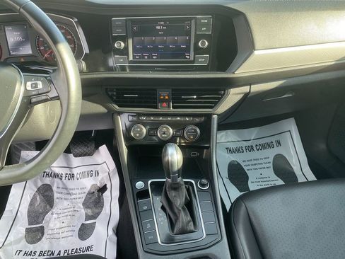 Used 2019 Volkswagen Jetta SE w/ Cold Weather Package image 20