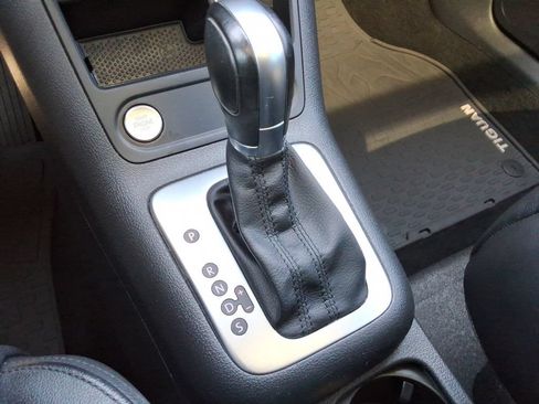 Used 2017 Volkswagen Tiguan SEL FWD image 35