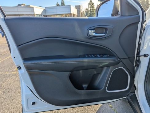 Used 2017 Jeep Compass Latitude w/ Popular Equipment Group image 10