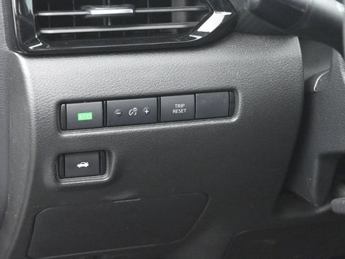Used 2024 Nissan Sentra SV FWD image 16