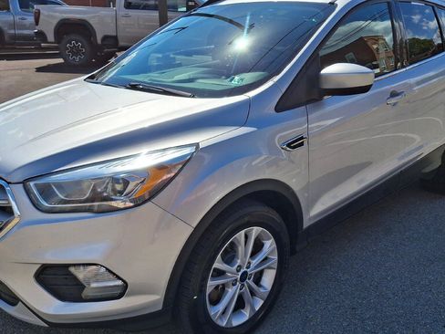 Used 2017 Ford Escape SE w/ Equipment Group 201A AWD/4WD image 3