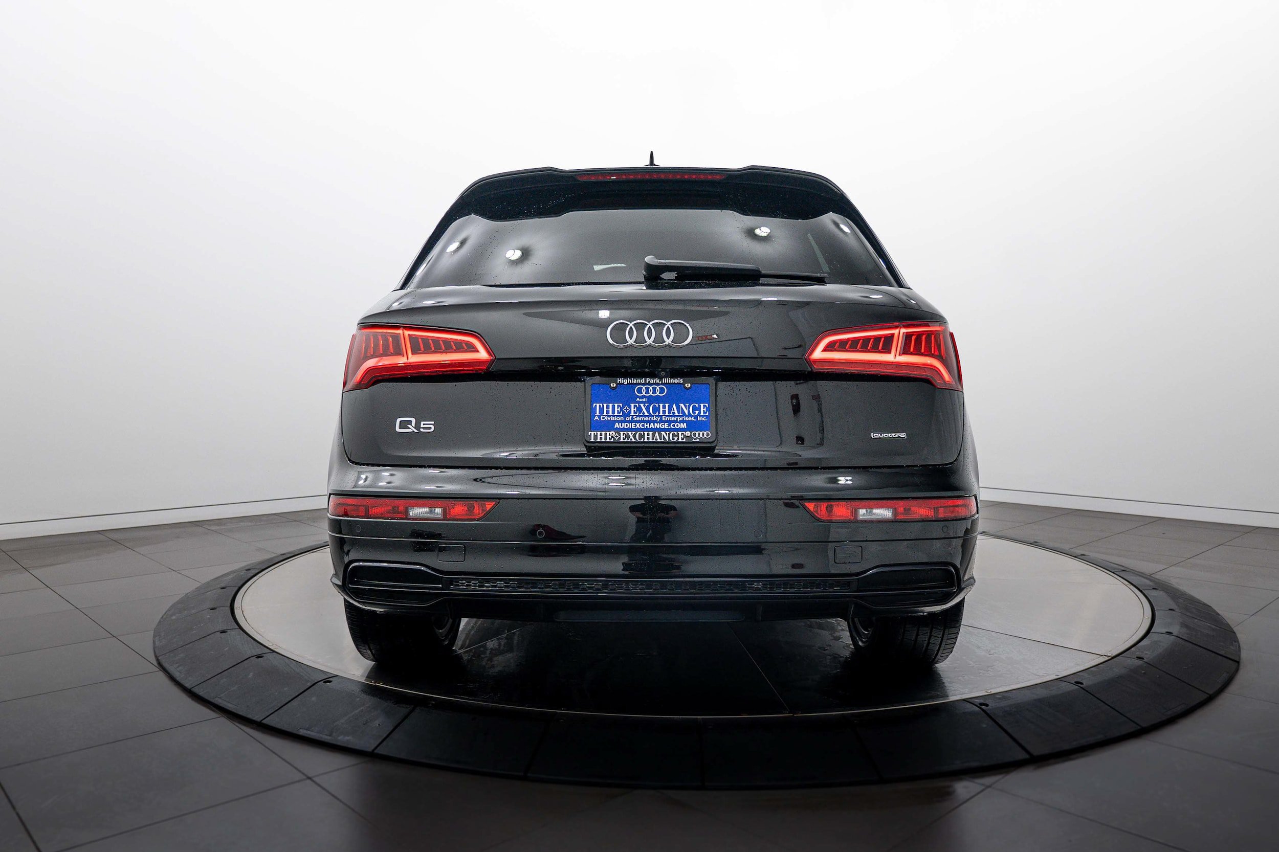 Used 2020 Audi Q5 2.0T Titanium Premium Plus w/ Premium Plus Package AWD/4WD image 21