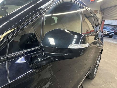 Used 2024 Cadillac XT6 Sport image 11