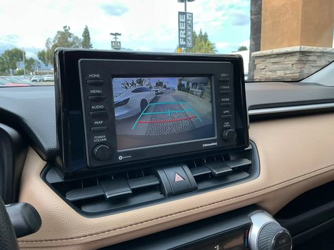 Used 2021 Toyota RAV4 LE AWD/4WD image 20