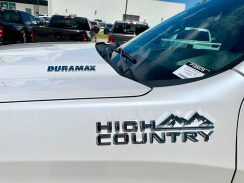 Used 2023 Chevrolet Silverado 1500 High Country w/ Technology Package AWD/4WD image 10