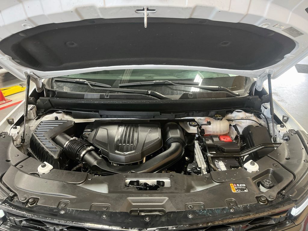 Used 2025 Chevrolet Traverse RS w/ LPO, Floor Liner Package AWD/4WD image 33