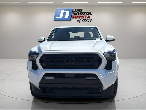 Used 2024 Toyota Tacoma SR5 AWD/4WD image 2