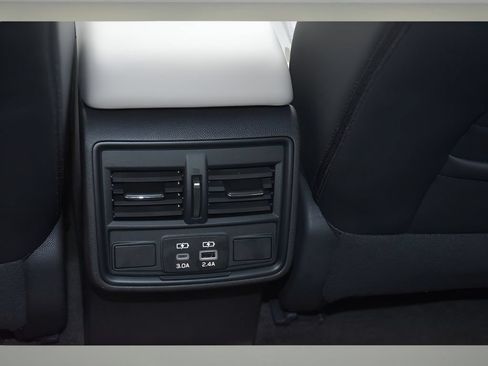 Used 2026 Subaru Forester Premium AWD/4WD image 13