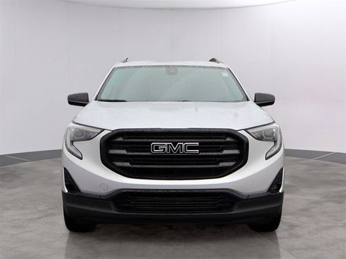 Used 2020 GMC Terrain SLT w/ Elevation Edition image 2