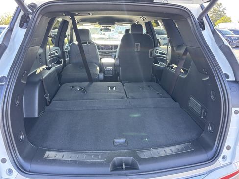 Used 2023 Buick Enclave Essence image 24