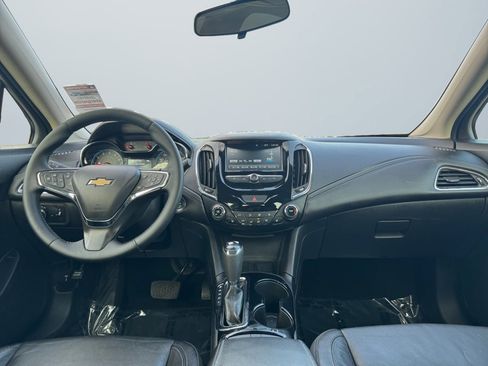 Used 2017 Chevrolet Cruze Premier image 10