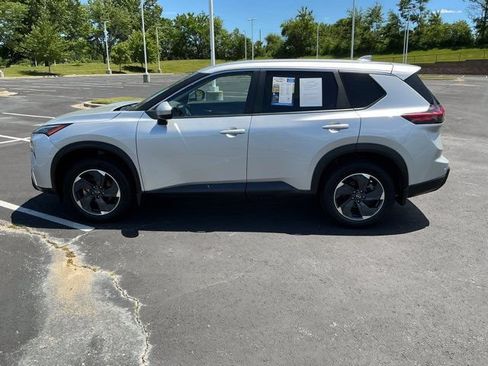 Used 2025 Nissan Rogue SV AWD/4WD image 8