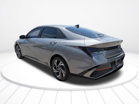 Used 2024 Hyundai Elantra Limited FWD image 6