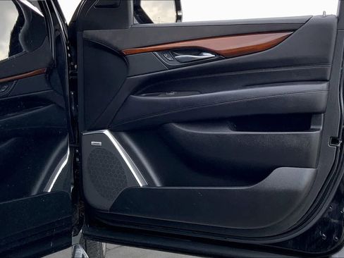 Used 2016 Cadillac Escalade ESV Luxury AWD/4WD image 22