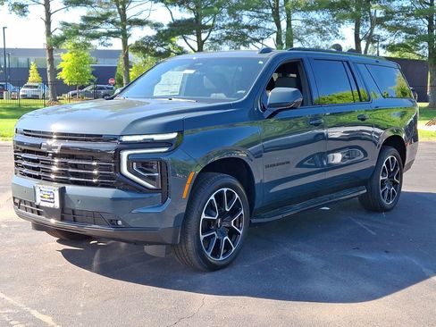 New 2026 Chevrolet Suburban RST w/ RST Capability Package AWD/4WD image 10