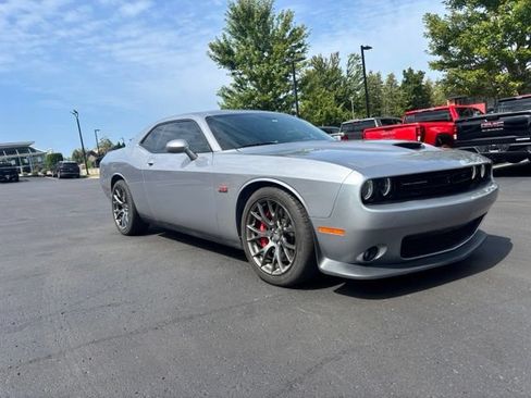 Used 2015 Dodge Challenger SRT w/ Technology Group RWD image 4