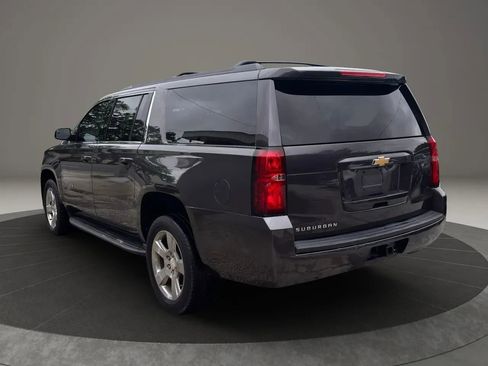 Used 2018 Chevrolet Suburban LT RWD image 3