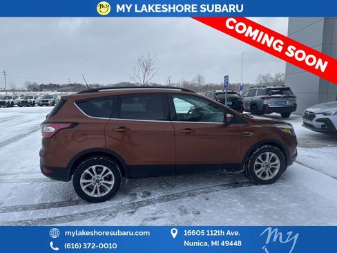 Used 2017 Ford Escape SE w/ Equipment Group 201A image 8