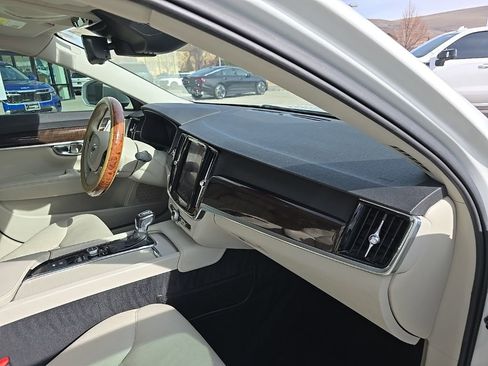 Used 2017 Volvo S90 T6 Momentum w/ Vision Package image 7