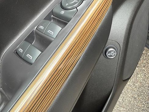 Used 2022 GMC Acadia SLE w/ Driver Convenience Package AWD/4WD image 18